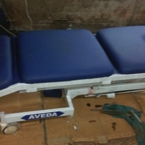 Hi low treatment table motorized 3 section with dual motor